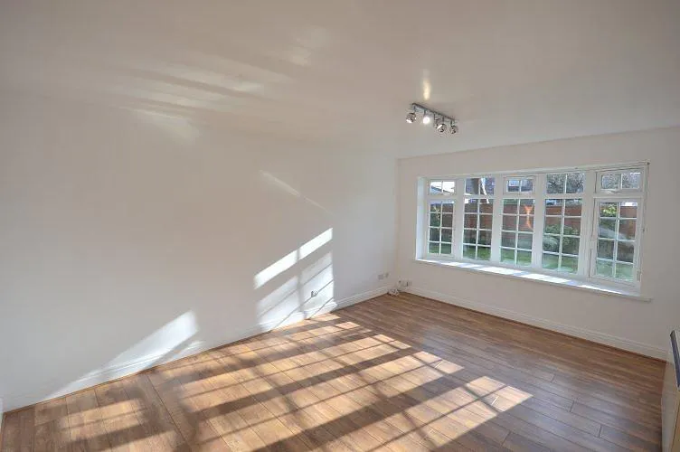 Pinewood Court, Sale, photo 3
