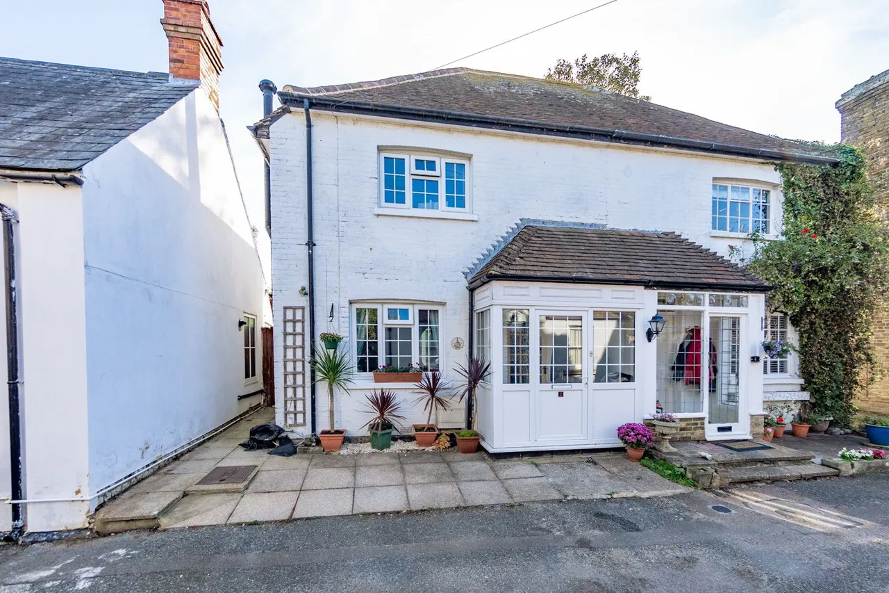 2 bed house for sale, Trinity Square, Broadstairs, CT10