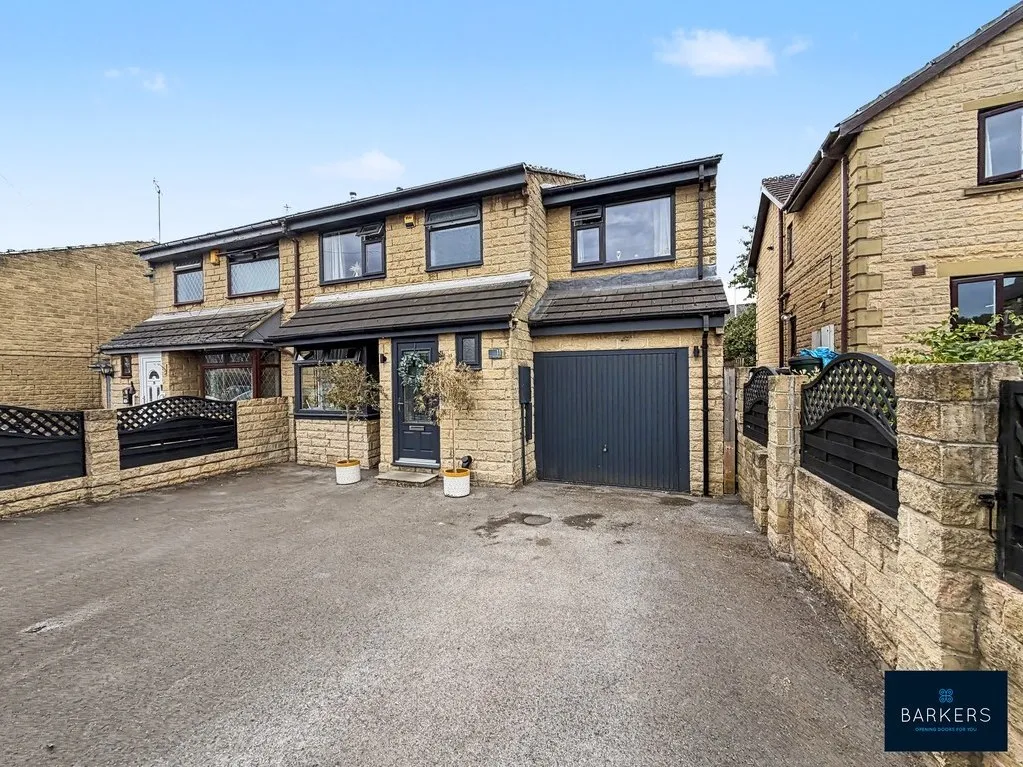 4 bed house for sale — Teasel Close Oakenshaw, Bradford BD12 7DH
