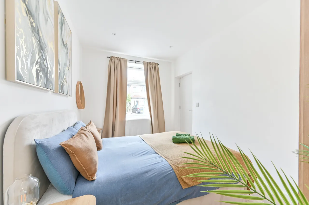 8 Hill Close, London, photo 12