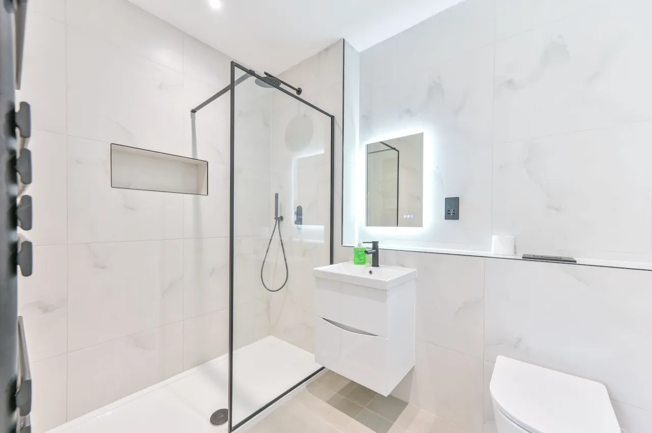 8 Hill Close, London, photo 4