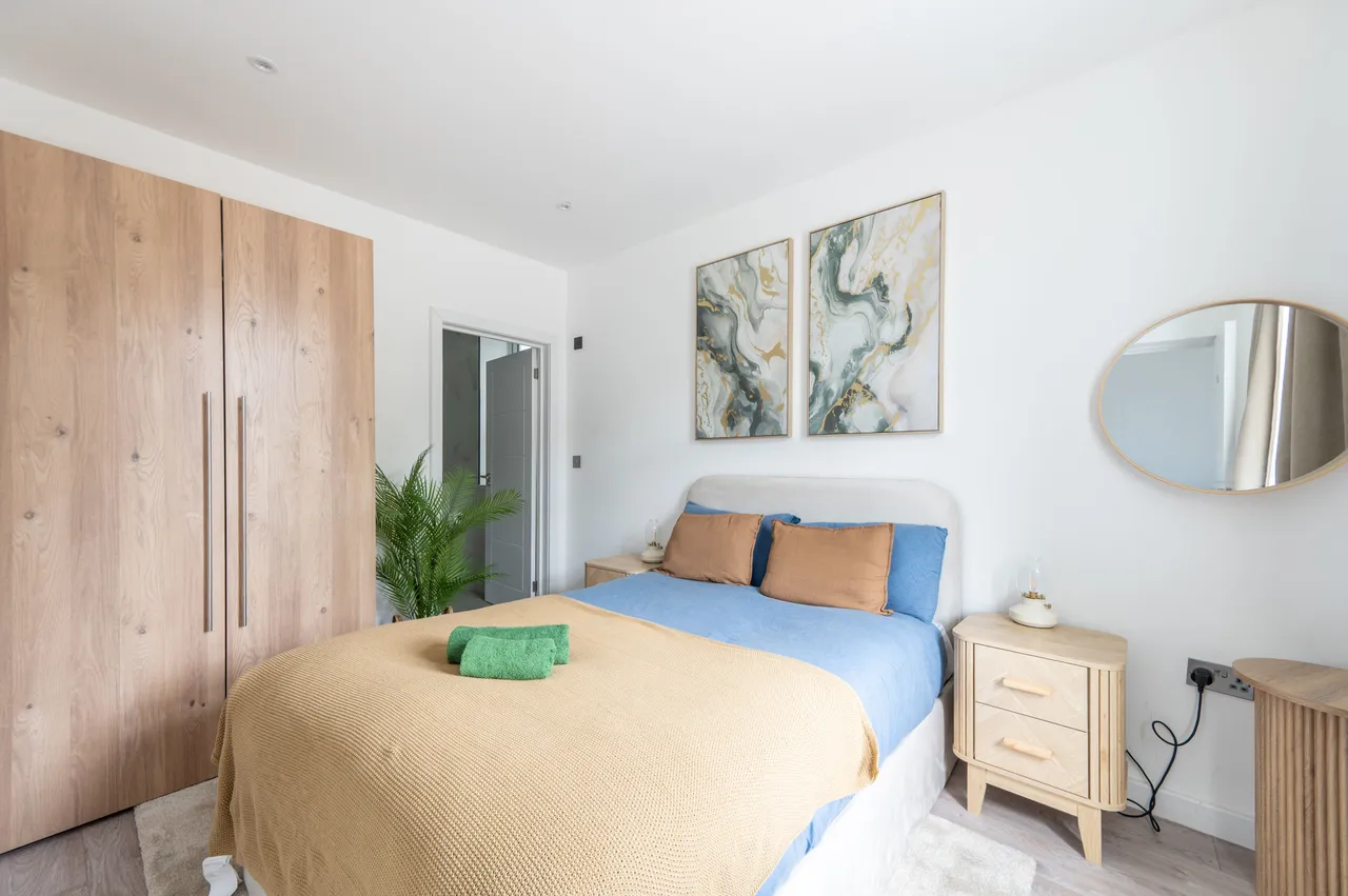 8 Hill Close, London, photo 7