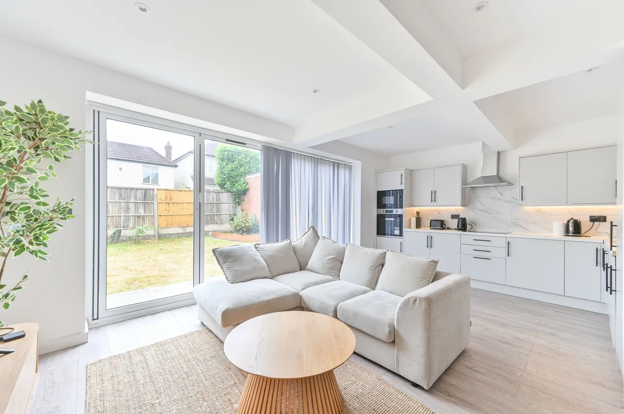 8 Hill Close, London, photo 5