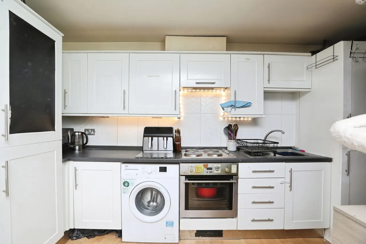 High Street, Sheerness, ME12, photo 6