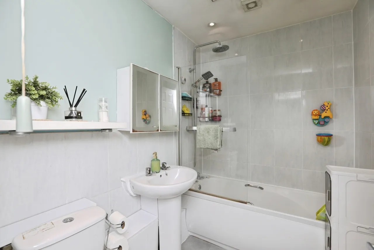 High Street, Sheerness, ME12, photo 8