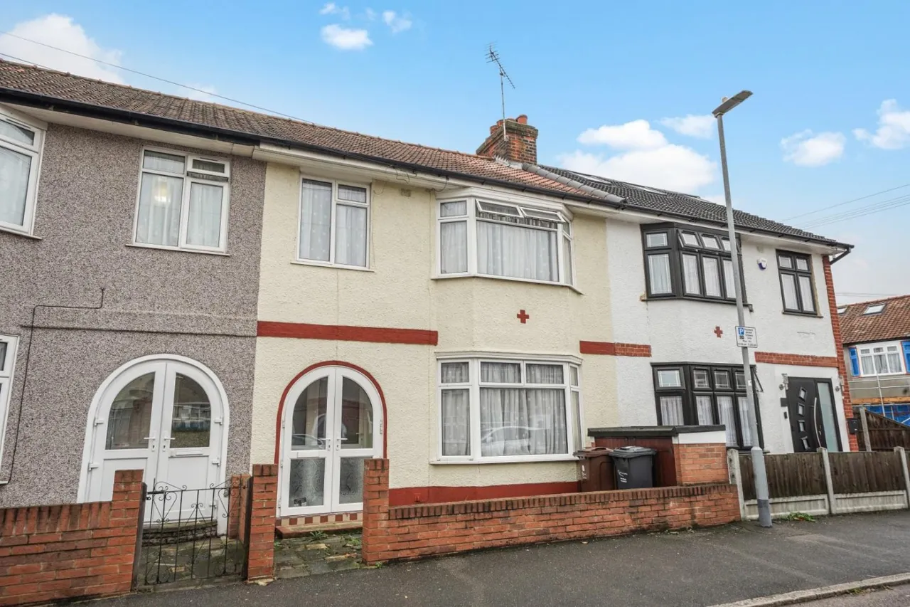 3 bed house for sale — Eric Road, Chadwell Heath, RM6