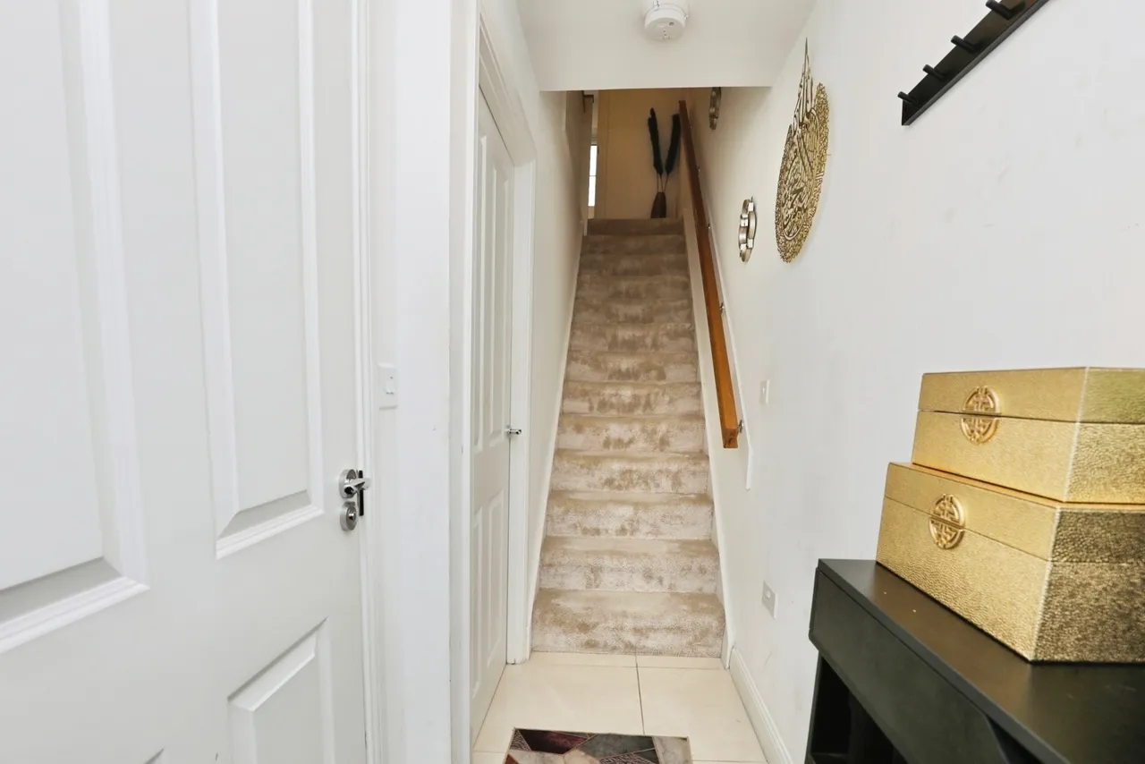 Thorn Tree Drive, Thornton, L23, photo 9