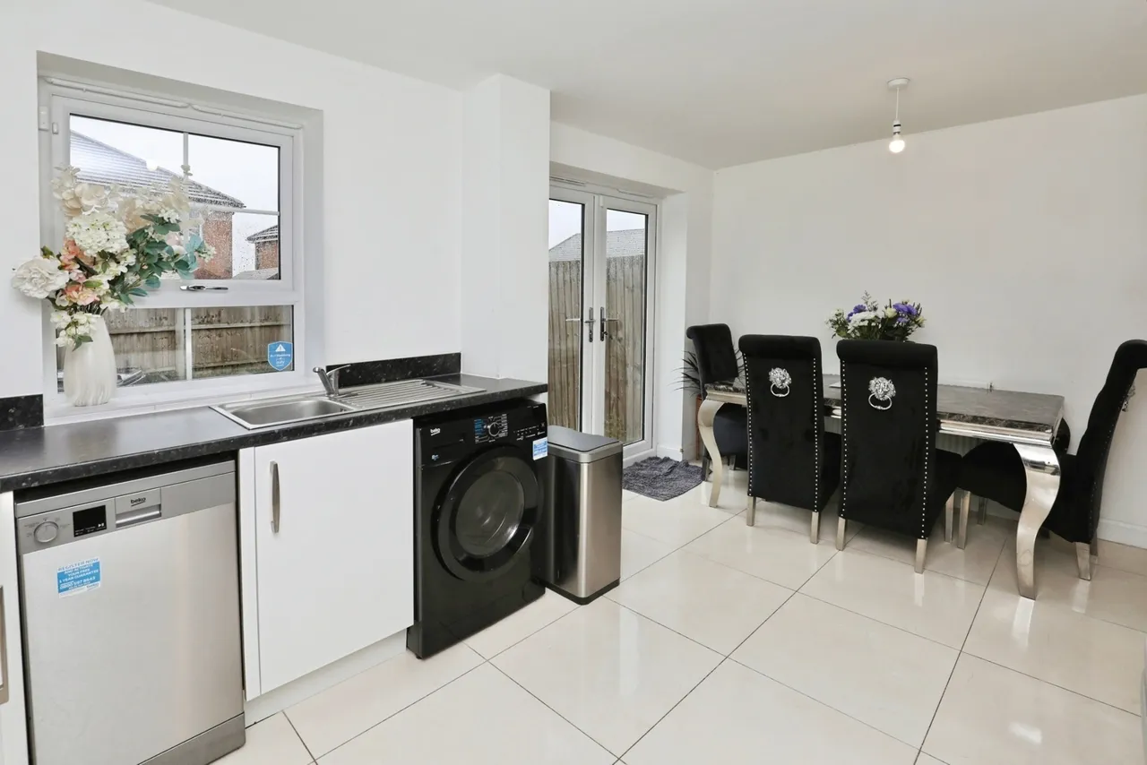 Thorn Tree Drive, Thornton, L23, photo 8