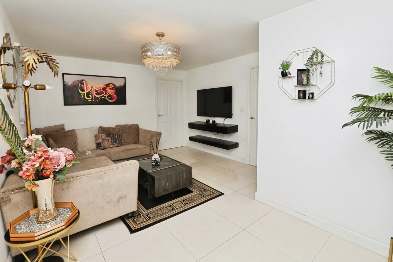 Thorn Tree Drive, Thornton, L23, photo 5