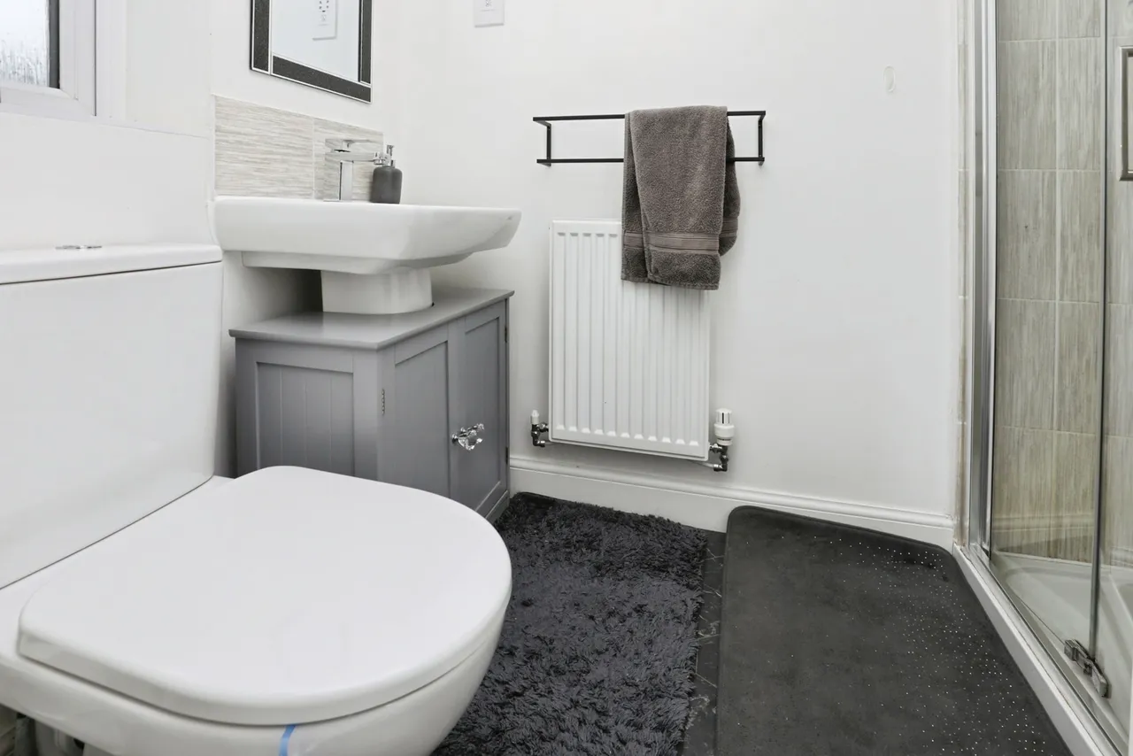 Thorn Tree Drive, Thornton, L23, photo 12