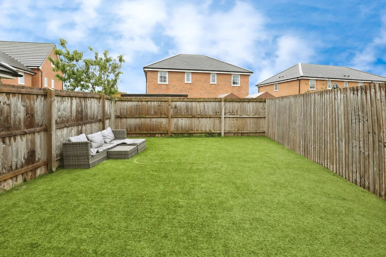 Thorn Tree Drive, Thornton, L23, photo 4