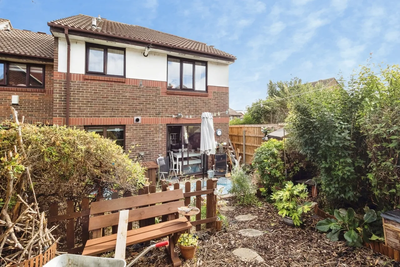 Cartel Close, Purfleet-on-Thames, RM19, photo 13