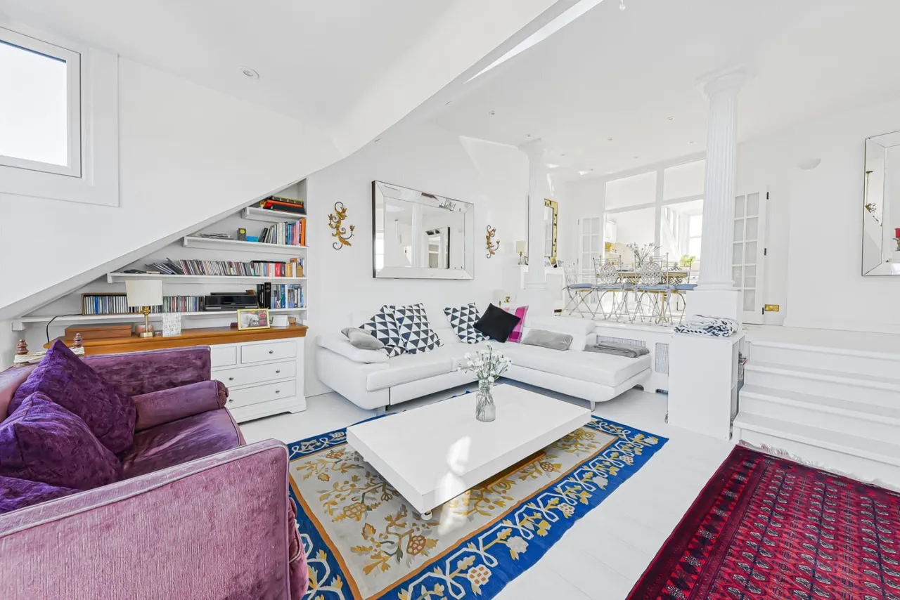 3 bed flat to rent, Thurlow Road, Hampstead, NW3
