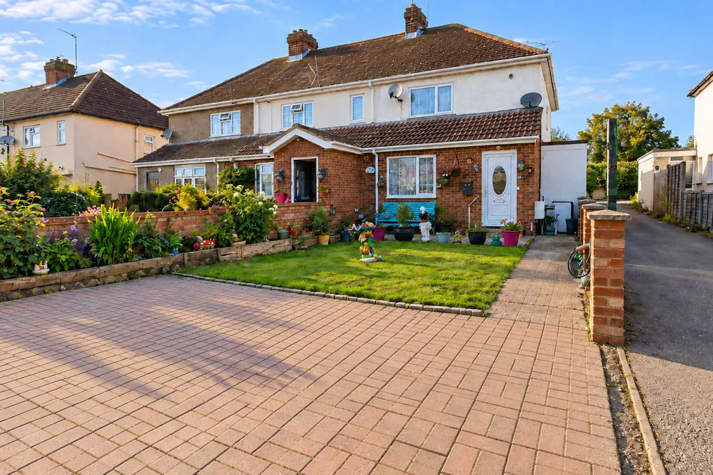 3 bed house for sale, Stortford Road, Hoddesdon, EN11