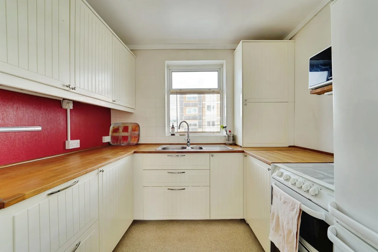 Queensway, Bletchley, MK2, photo 5