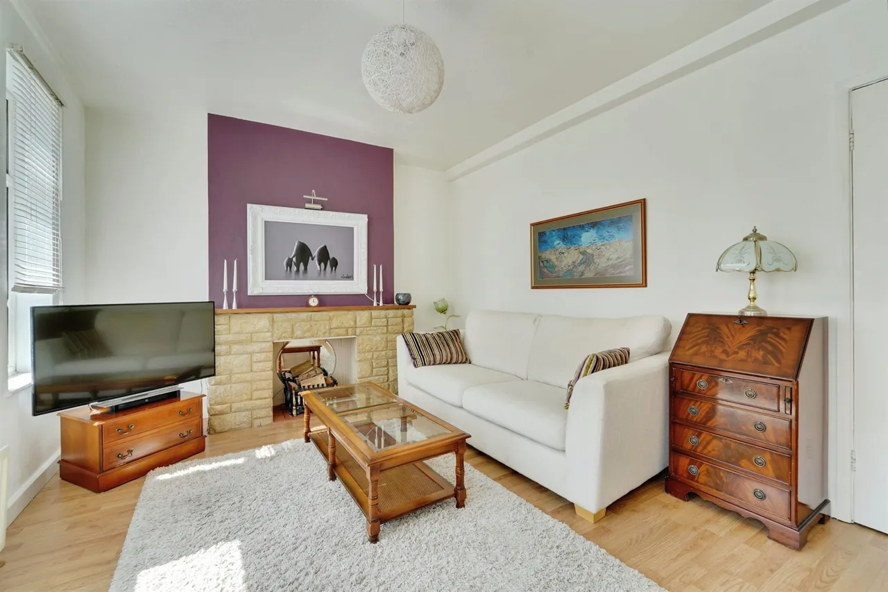 Queensway, Bletchley, MK2, photo 2