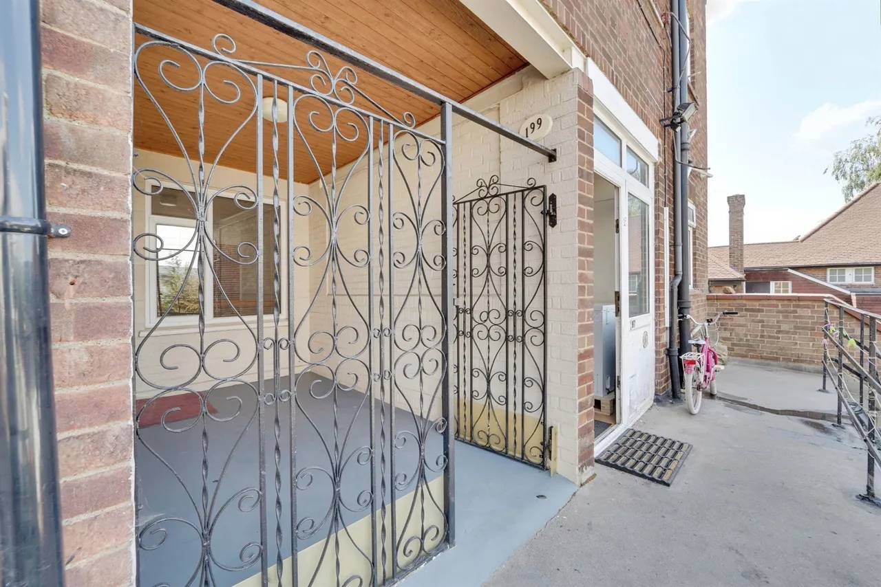 Queensway, Bletchley, MK2, photo 13