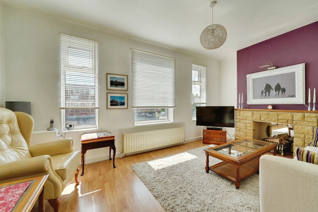 3 bed flat for sale, Queensway, Bletchley, MK2