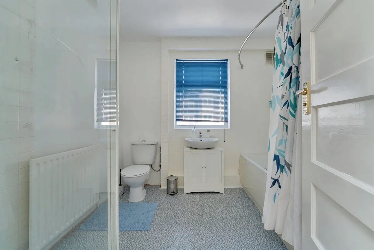 Queensway, Bletchley, MK2, photo 11