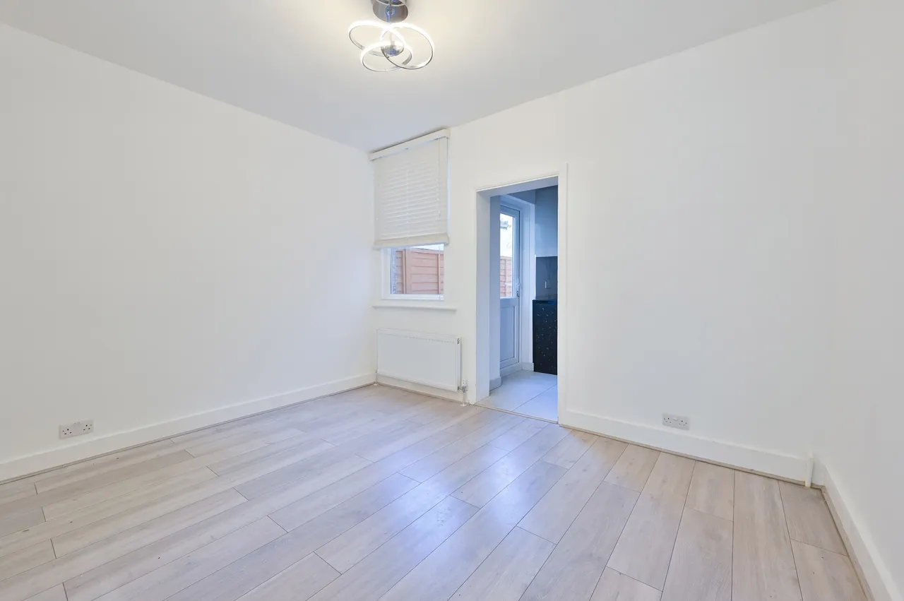 49 Greenford Road, Harrow, photo 3