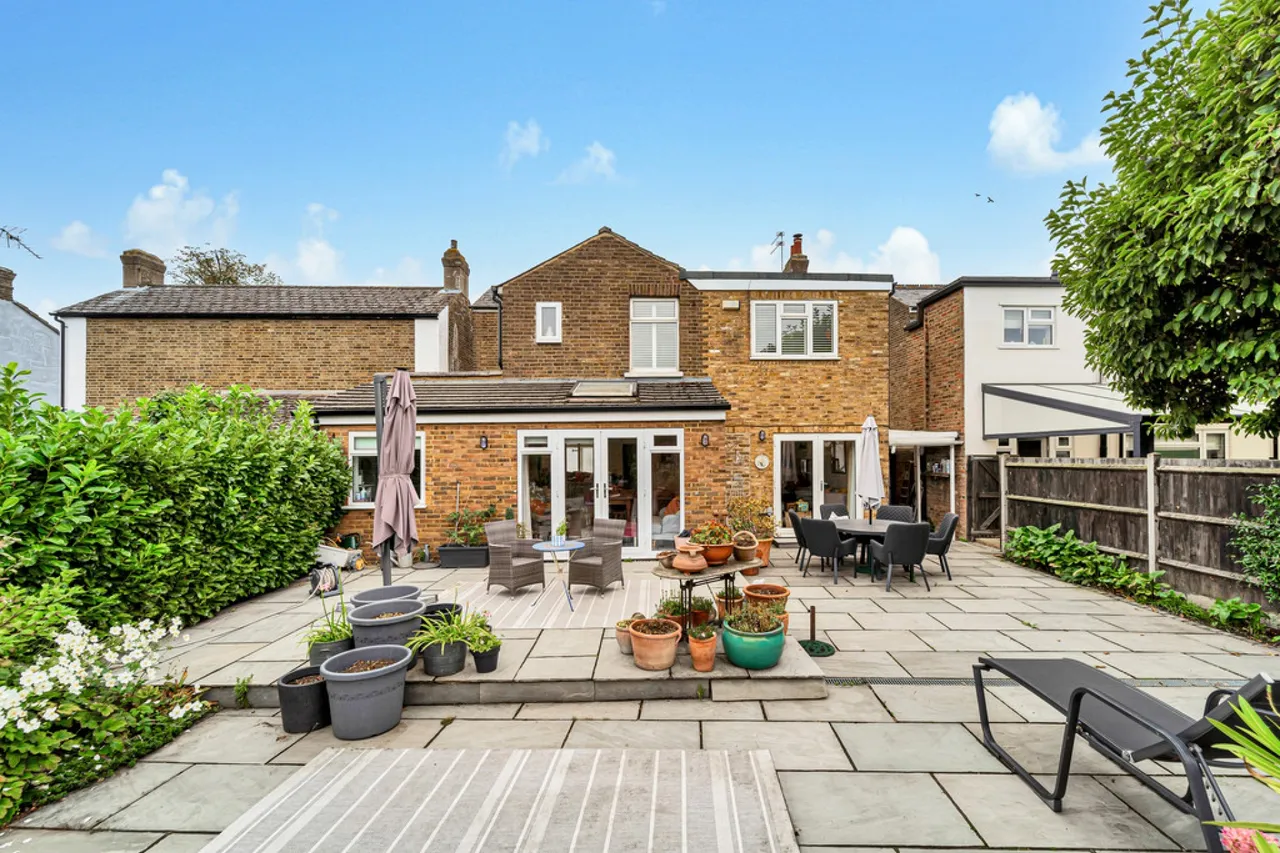 3 bed house for sale, Warwick Road, Ashford