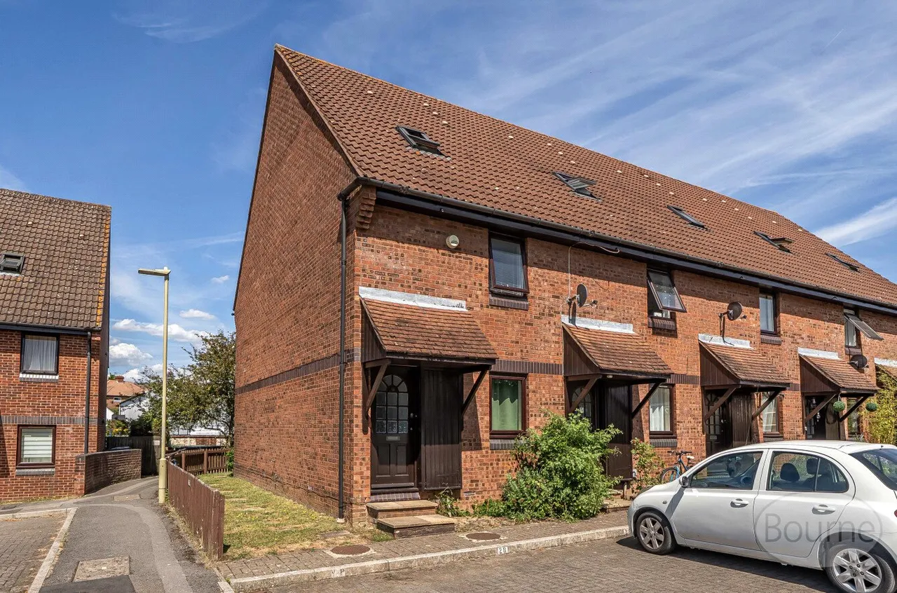 2 bed flat for sale, Meon Close, Petersfield, GU32