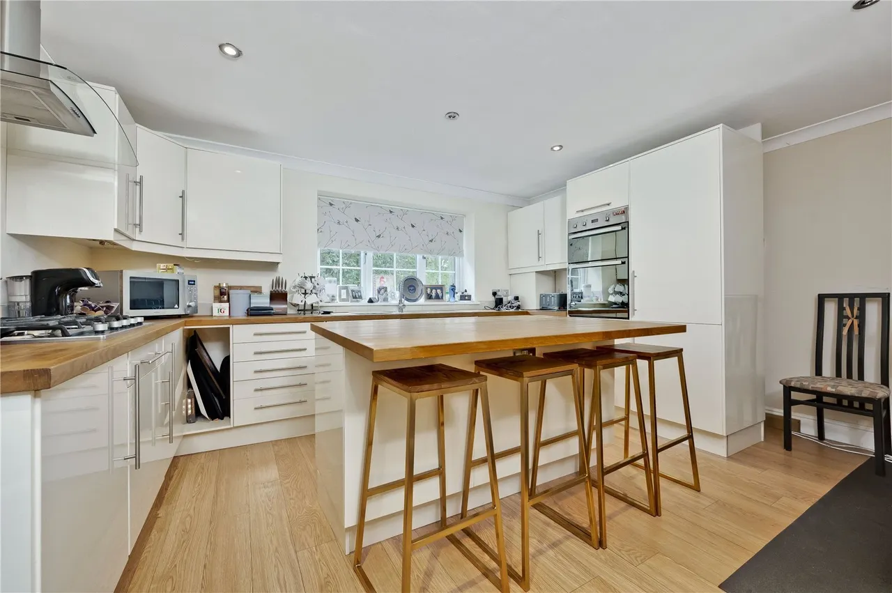 Elm Drive, Chobham, GU24, photo 4
