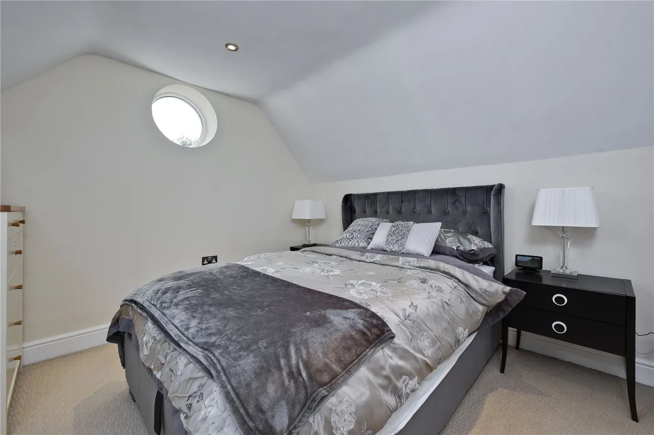 Elm Drive, Chobham, GU24, photo 8