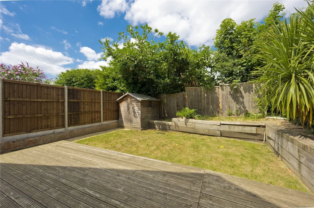 Elm Drive, Chobham, GU24, photo 12