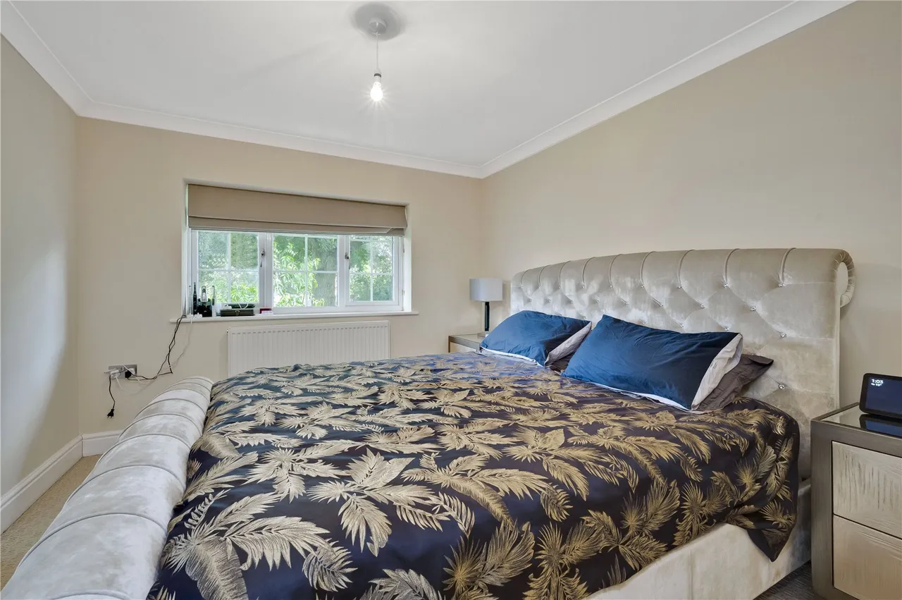 Elm Drive, Chobham, GU24, photo 6