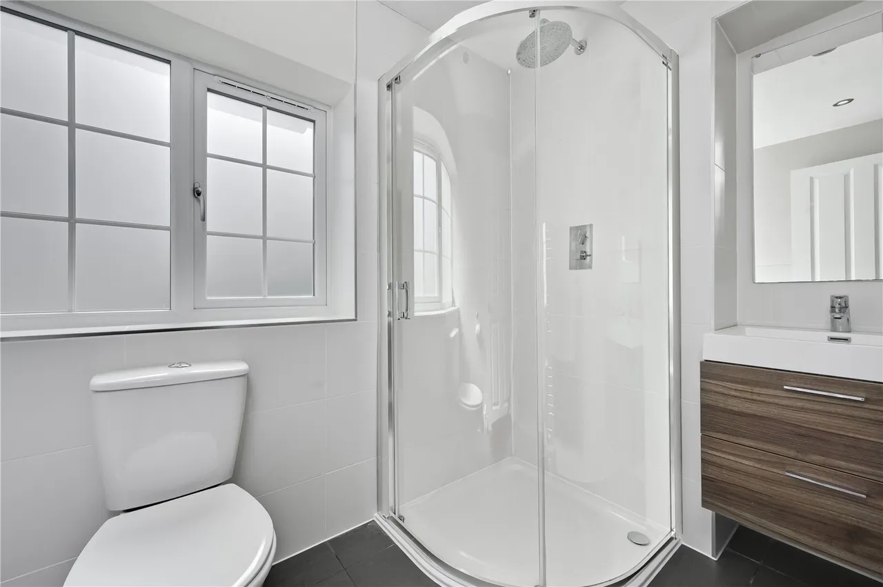Elm Drive, Chobham, GU24, photo 9