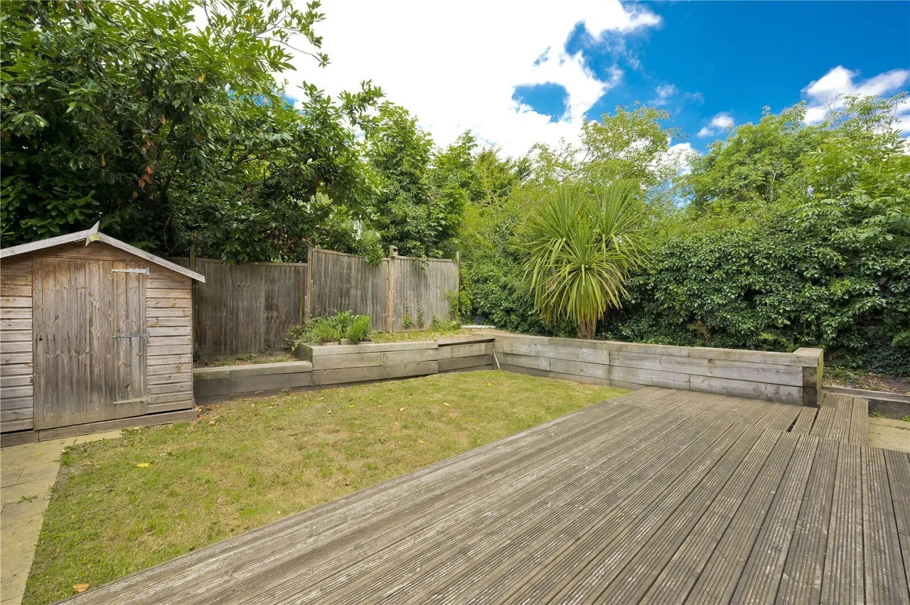 Elm Drive, Chobham, GU24, photo 13