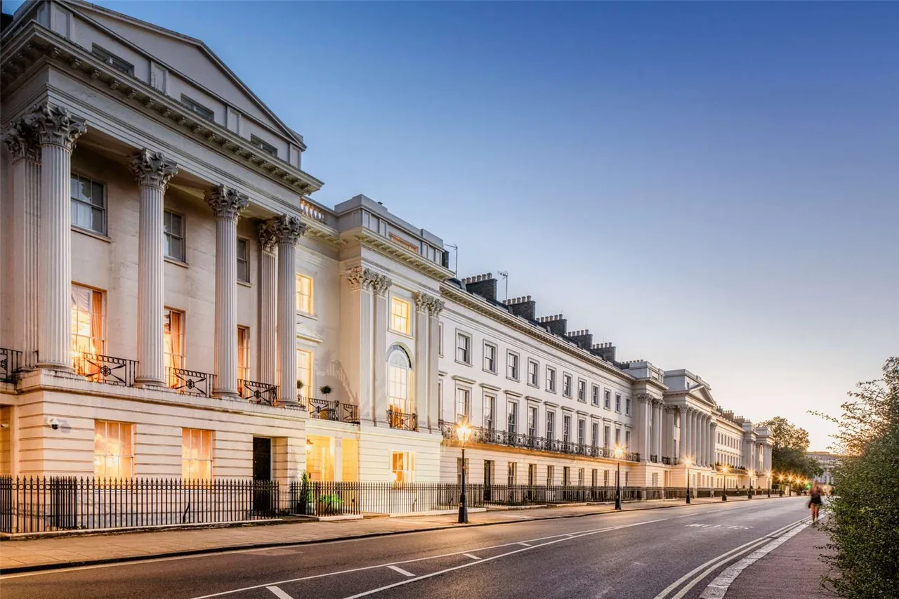 6 bed house for sale, Cornwall Terrace Mews, Regent's Park, NW1