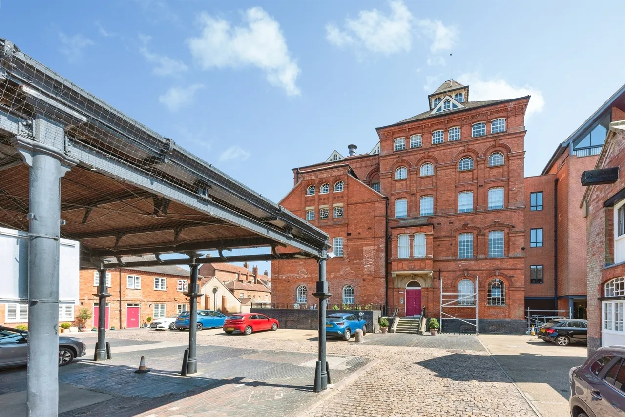 1 bed flat for sale — Castle Brewery, Newark