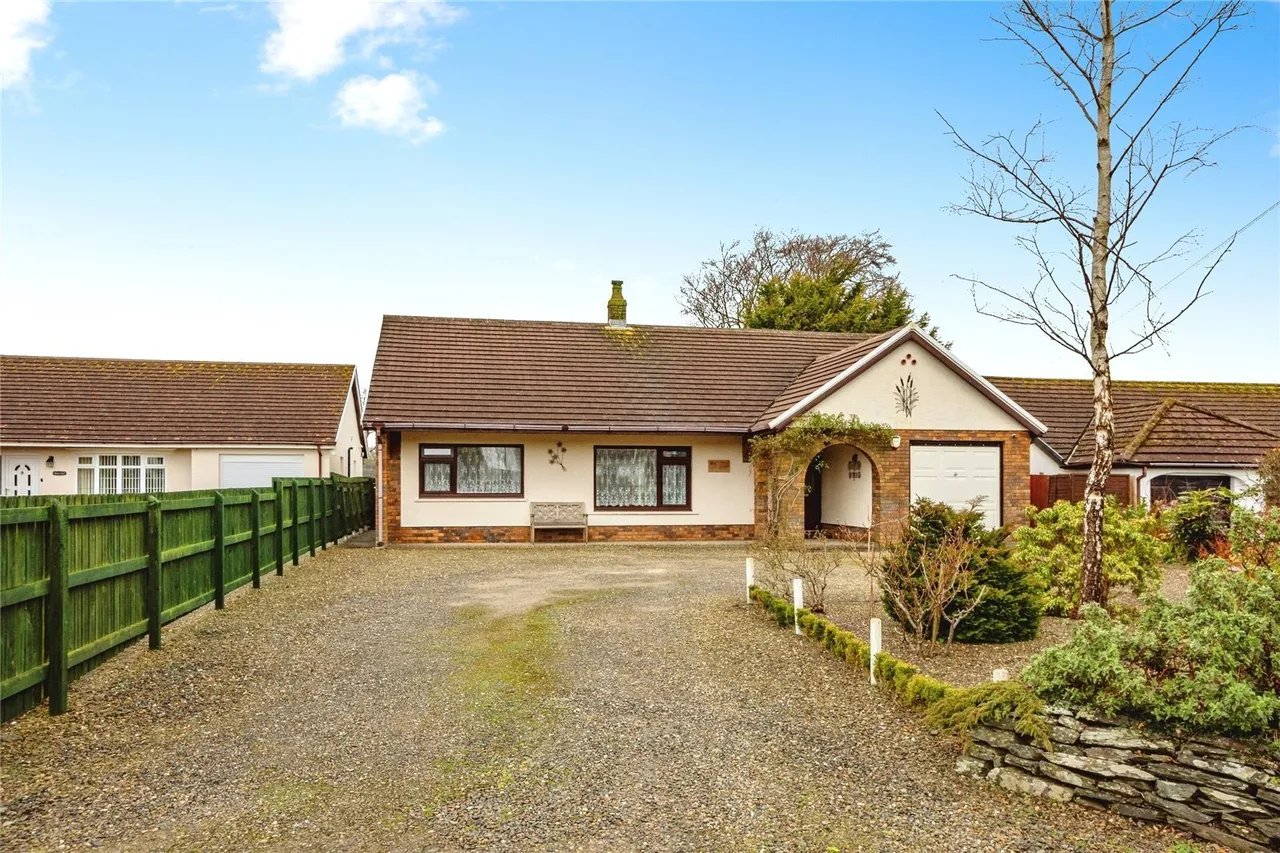 3 bed house for sale, Lon Helyg, Llechryd, SA43