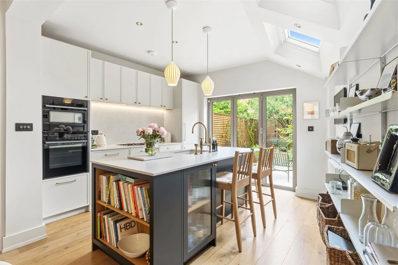 Holly Road, Hampton Hill, TW12 1QF, photo 2