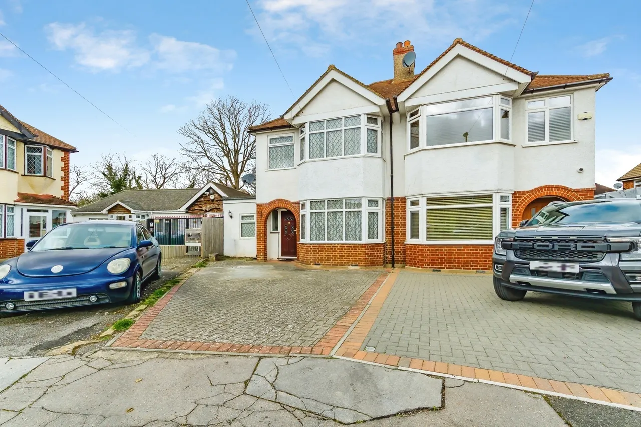 3 bed house for sale — Chaffinch Close, Croydon, CR0