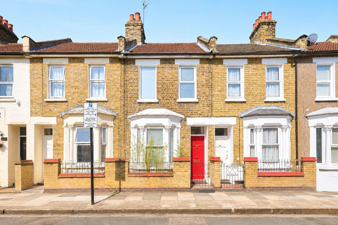 2 bed house for sale — Glenavon Road, London, E15