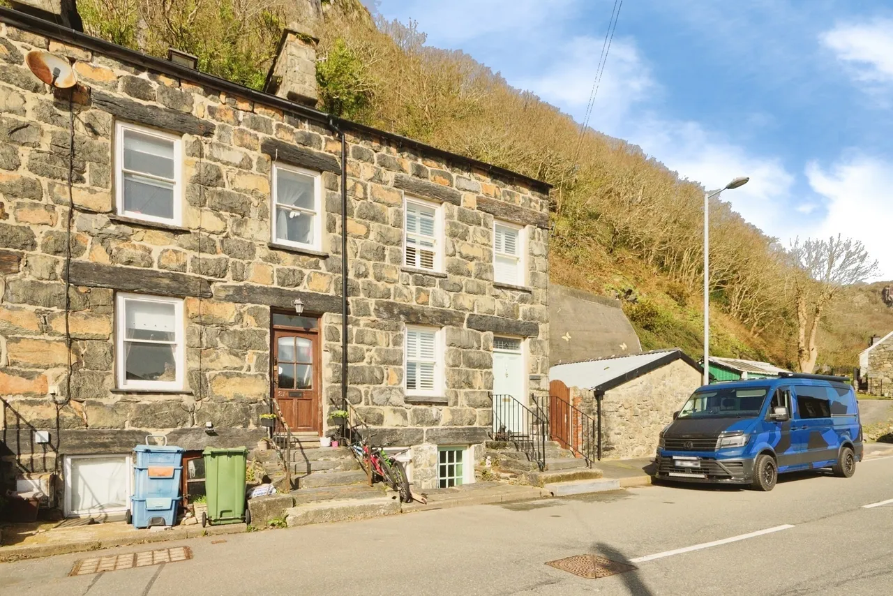 3 bed house for sale, High Street, Tremadog, LL49
