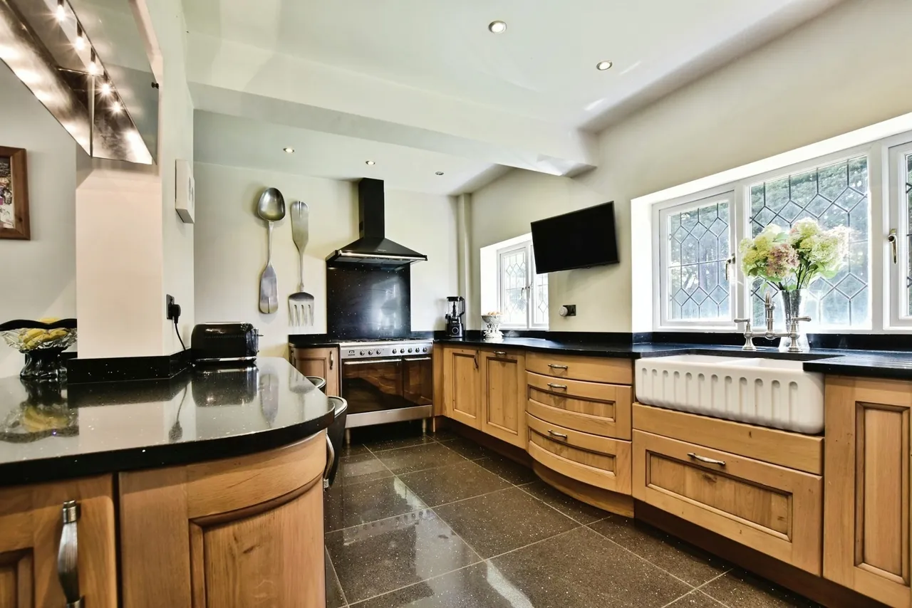 Handforth Road, Wilmslow, SK9, photo 2
