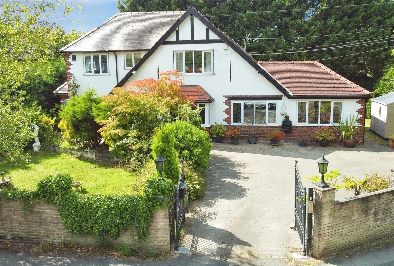 4 bed house for sale, Handforth Road, Wilmslow, SK9