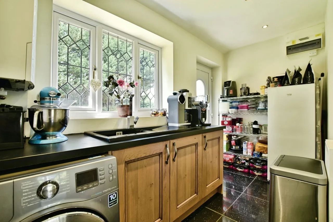 Handforth Road, Wilmslow, SK9, photo 17