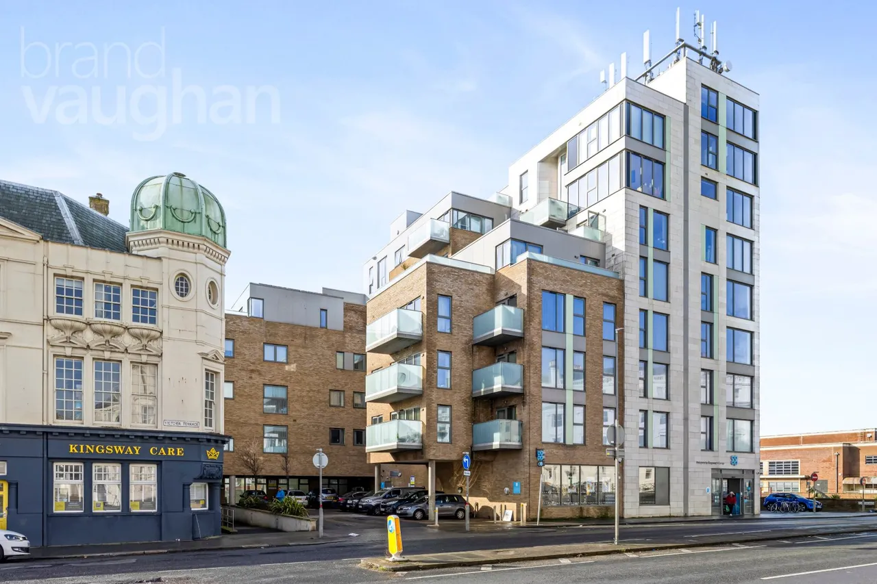 1 bed flat for sale, Kingsway, Hove, BN3
