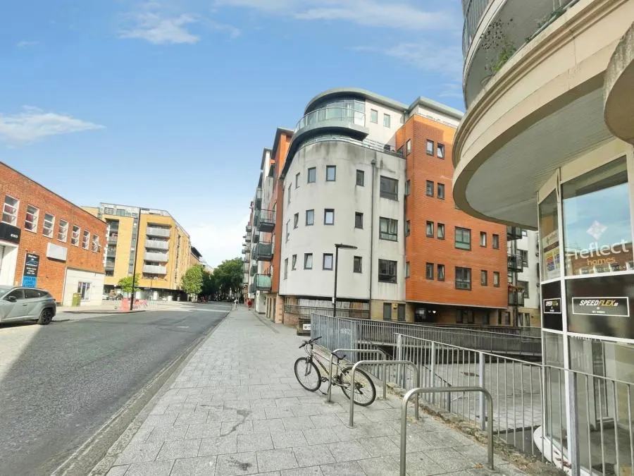 Lower Canal Walk, Southampton, SO14, photo 10