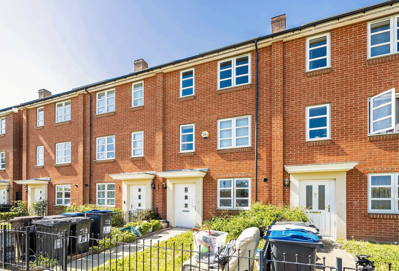 Miles Road, Mitcham, CR4 3GE, photo 4