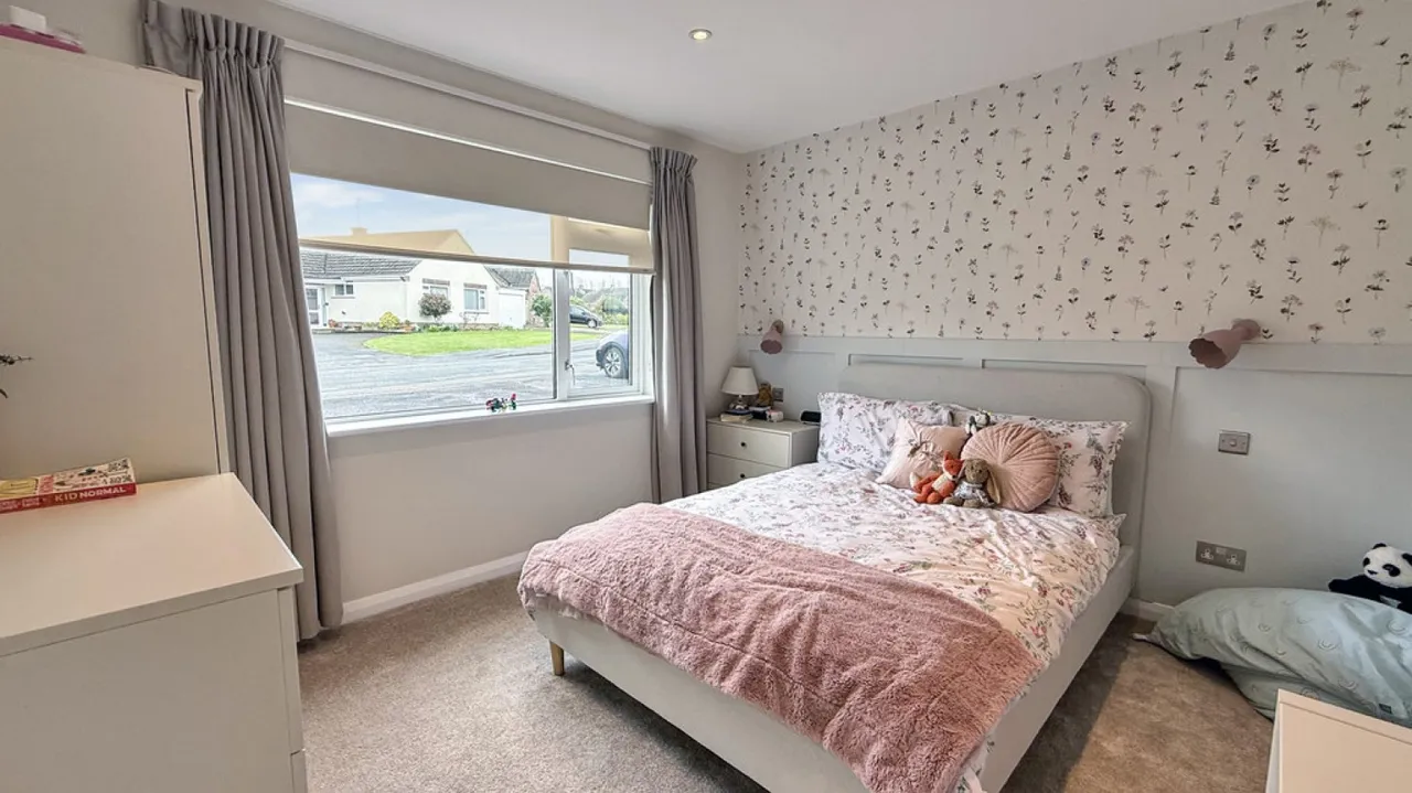 Ludlow Close, Warminster, photo 12