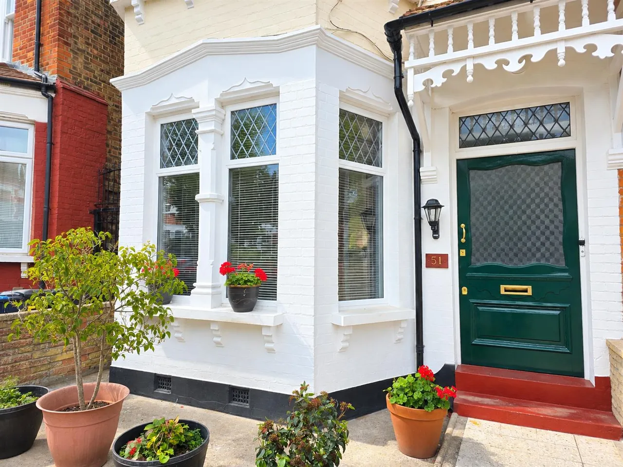 2 bed flat for sale, Osborne Road, Palmers Green, N13