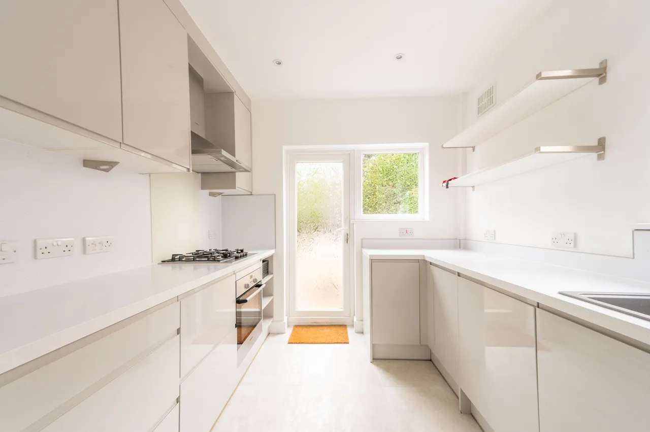 28 The Grange, Wembley, photo 2