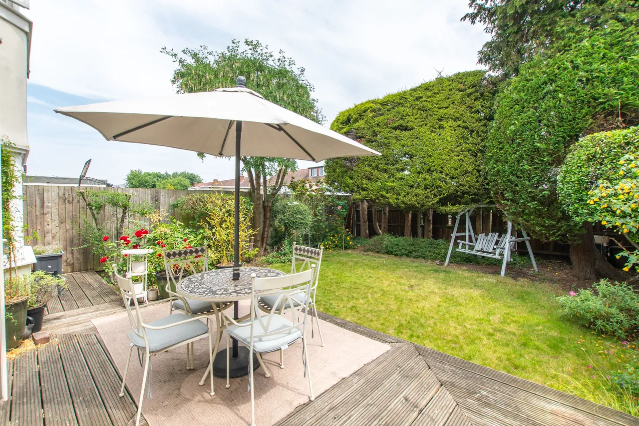 28 The Grange, Wembley, photo 4