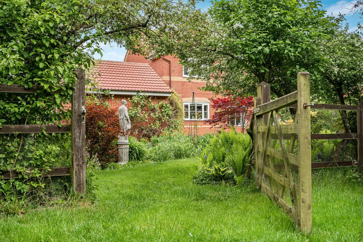 Cotswolds Way, Calvert Green, photo 40